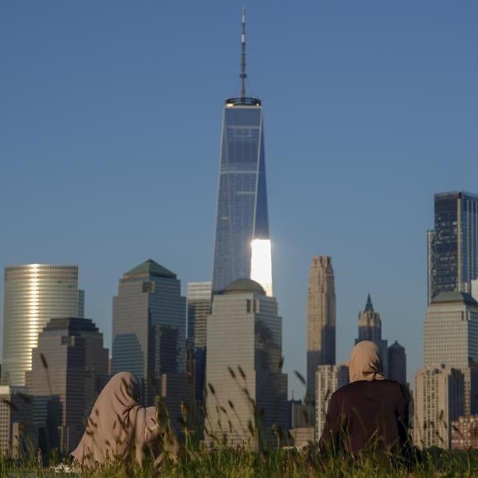 A meteor streaked over the NYC skyline before disintegrating over New Jersey